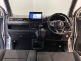 【前方視界】開放的な前方視界!運転がしやすく疲れにくいです♪窓が大きく、見通しがとっても良いおクルマですよ♪