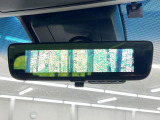 【デジタルインナーミラー】後席の大きな荷物や同乗者で後方が確認しづらい時でも安心!カメラが撮影した車両後方の映像をルームミラー内に表示。クリアな視界で状況の確認が可能です!