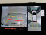 パノラミックビューモニター付きです。車両を上から見たような映像をモニター画面に表示。運転席からの目視では見にくい、車両周辺の状況をリアルタイムでしっかり確認できます。