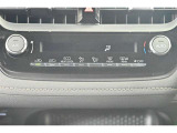 お好きな温度に設定すれば自動的に温度を調節、車内を快適空間に仕上げてくれます。