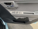 運転席パワーウィンドウスイッチと収納スぺースになります