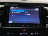 HondaCONNECT対応の便利なナビディスプレー。お持ちのスマートフォンと連携して、ナビやBluetoothでの音楽再生が可能です。デザインはもちろん、操作性も良好です。