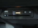 ETC付。高速道路の料金所はキャッシュレスで通過です。サービスエリア等にあるスマートインターの出入りも利用可能でとっても便利。ご納車後すぐにお使い頂けるようセットアップしてのお渡しとなります。