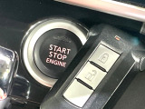 【インテリジェントキー】カバンやポケットに入れたままでもドアの施錠・解錠が可能なスマートキーを装備。エンジンのオン・オフ時もカギを取り出す必要が無いからとっても便利です♪