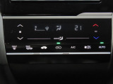 オートエアコンなので、スイッチひとつでオールシーズン快適に過ごすことができます。