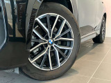 BMW純正アロイホイールはモデルやパッケージに合わせてデザインされています。洗練されたデザインで、足元の個性を引き立てます。