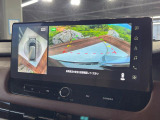 【マルチアラウンドモニター】専用のカメラにより、上から見下ろしたような視点で360度クルマの周囲を確認することができます☆死角部分も確認しやすく、狭い場所での切り返しや駐車もスムーズに行えます。【デジ
