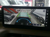 【アラウンドビューモニター】空から見下ろした映像がナビ画面にて確認可能です。駐車もラクラクですよ♪