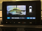 リバースギアに入れるだけで後方の表示へ切り替わります。夜間や雨の日の駐車も楽になりますよ。