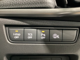運転席脇のクラスタースイッチ部分にはパーキングセンサー、アイドリングストップOFF、その他走行系スイッチを集中配置しております。