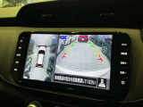 空から見たような映像で駐車ができるアラウンドビューモニター。ひと目でわかるセンサーに前後の衝突被害軽減ブレーキ付き。