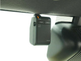◆ドライブレコーダー◆映像・音声などを記録する自動車用の装置です。 もしもの事故の際の記録はもちろん、旅行の際の思い出としてドライブの映像を楽しむことができます。
