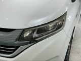 LEDヘッドライトは、点灯の瞬間から最大光量を発揮し、突然暗くなるトンネルなどでの安定感を高めます。