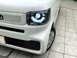 【LEDヘッドライト】悪天候や夜間走行時も良好な視界を確保し安心して運転できる高輝度LEDヘッドライトを装備!点灯速度が早く、消費電力も抑えられています。