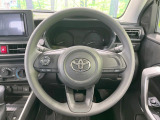 インテリアに合わせたデザインのステアリングは、運転される方のことも考え、運転しやすい形状、大きさです。是非一度、実際に触ってお確かめください。