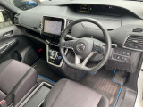 前席内装の全体像です。是非実車をご覧にお越し頂き実際にお座りください。