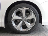 R7年式夏タイヤ235/45R18ダンロップ製です。