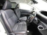 ゆったり室内で運転もしやすいです♪使い勝手の良い配置も考えられています!!