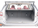 車体構造の見直しや、新型パワーリヤゲートの採用により、荷室幅および荷室開口部を拡大。サイズの大きな荷物の出し入れがしやすくなっております。