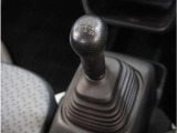 【シフトレバー】シフトもとても操作しやすいデザインになっております。運転する人の事を第一に考えた操作性の高い仕様です。