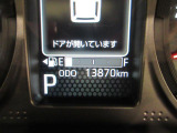 たとえばダイハツのお店にある、たくさんのスマアシ搭載車は、正常に作動する事をしっかり確認します。