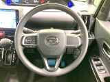 インテリアに合わせたデザインのステアリングは、運転される方のことも考え、運転しやすい形状、大きさです。是非一度、実際に触ってお確かめください。