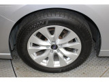 純正17インチアルミホイール+225/55R17タイヤ。
