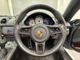 ハンドルを握りながらボリュームや各種情報切り替えが可能です。