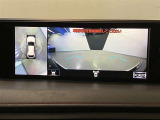 【パノラミックビューモニター】映像で、見づらい車両周辺の確認をアシスト。クルマを真上から見ているような映像を表示。 運転席から確認しにくい車両周囲の状況を把握。