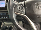 ステアリングにオーディオ操作スイッチが付いています。オーディオ画面に直接タッチしなくても操作が出来ますので、運転に集中できます。