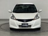 ディスチャージヘッドライト【HID】を装備していますのでとても明るく、夜間の走行や雨の日も安全・安心です。