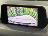 【バックカメラ】駐車時に後方がリアルタイム映像で確認できます。大型商業施設や立体駐車場での駐車時や、夜間のバック時に大活躍!運転スキルに関わらず、今や必須となった装備のひとつです!