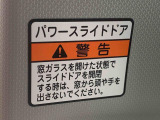 見た目が大事!な外装はぴかっとキレイに磨いており、経年のくすみもよみがえっております。ヘッドライトやドア周辺を磨く際にはマスキングテープを使用して保護しながら丁寧に作業をしております。