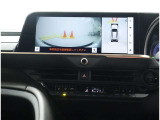 パノラミックビューモニター装備!トップビュー&フロントビュー・車両に取り付けたフロント、サイド、バックカメラの映像を合成して画面上に表示させることで、低速時の運転を補助する装置です。