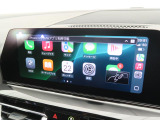 【アップルカープレイ】iPhoneがBMW車両とワイヤレスで接続されます。Apple CarPlayでは、オーディオストリーミングやメッセージングアプリがディスプレイに表示されます。