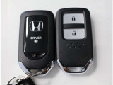 スマートキーです。乗り降り時のドアロックやエンジンの始動が、鍵を取り出さないで楽にできます!荷物が多いときにも助かります!