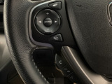 ステアリング左手側にオーディオ関連のコントロールスイッチを配置しています。操作時は視線を逸らすことなく運転に集中できます。