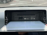 ナビのモニターパネルを開けるとご覧のようになります。音楽録音・CD/DVD再生・Bluetoothが可能です。