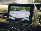 【バックカメラ】駐車時に後方がリアルタイム映像で確認できます。大型商業施設や立体駐車場での駐車時や、夜間のバック時に大活躍!運転スキルに関わらず、今や必須となった装備のひとつです!