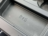 【ワイヤレスデバイスチャージング】ワイヤレス充電が可能になります。ケーブル接続のわずらわしさがなくなり、運転席周りもスッキリします。