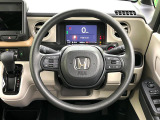 インテリアに合わせたデザインのステアリングは、運転される方のことも考え、運転しやすい形状、大きさです。是非一度、実際に触ってお確かめください。