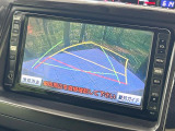 【バックカメラ】駐車時に後方がリアルタイム映像で確認できます。大型商業施設や立体駐車場での駐車時や、夜間のバック時に大活躍!運転スキルに関わらず、今や必須となった装備のひとつです!