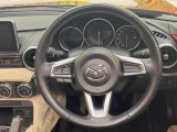 【純正革巻きステアリング】上質な革を使用することで、手にしっかり馴染みとても運転しやすいハンドルです♪