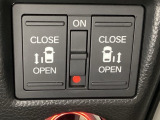 リアドアは乗り降りに便利な両側電動スライドドアです。また運転席に座っていながらスイッチ操作で自在にスライドドアを開け閉めできます。
