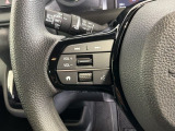 ステアリングにオーディオ操作スイッチが付いています。オーディオ画面に直接タッチしなくても操作が出来ますので、運転に集中できます。