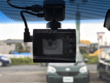 【ドライブレコーダー】映像・音声などの運転中の記録を残します。事故などを起こした起こされた時の証拠になりえますので、もしも時でも安心ですね。