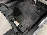 嬉しい純正フロアマット付き♪ 状態も良好です(^^♪