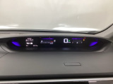 メータは先進的なデジタルメーターを採用!ゆっくりと数字が動くのでとても見やすく表示されます!続可能距離等の情報やHonda SENSINGの注意・警告も表示します!