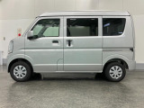 スライドドアなので狭い場所でも開閉しやすい