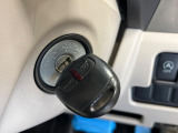 【キーレス】少し離れた場所からでもボタン一つでドアの開錠・施錠ができるのでとっても便利!ドアの鍵穴周りに傷をつけることもありません♪